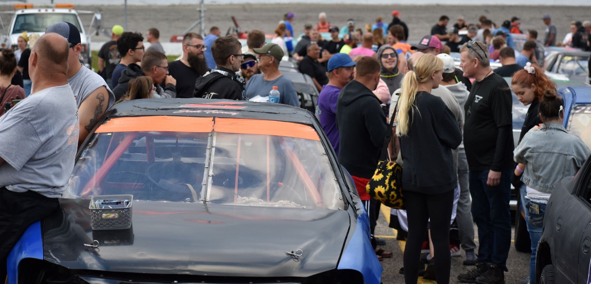 Weekly Racing. LM, LLM, SS, FWD. AUTOGRAPH NIGHT.